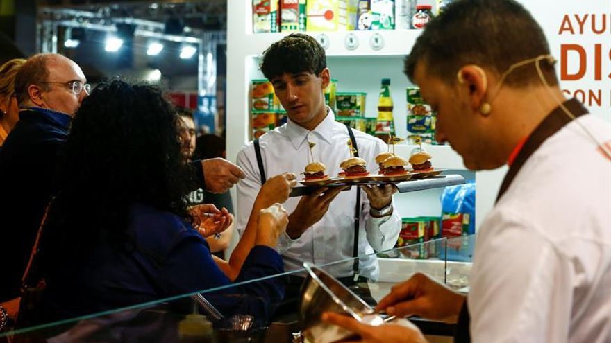 La escudella de Roca se impone al pan con tomate de Adrià como plato catalán