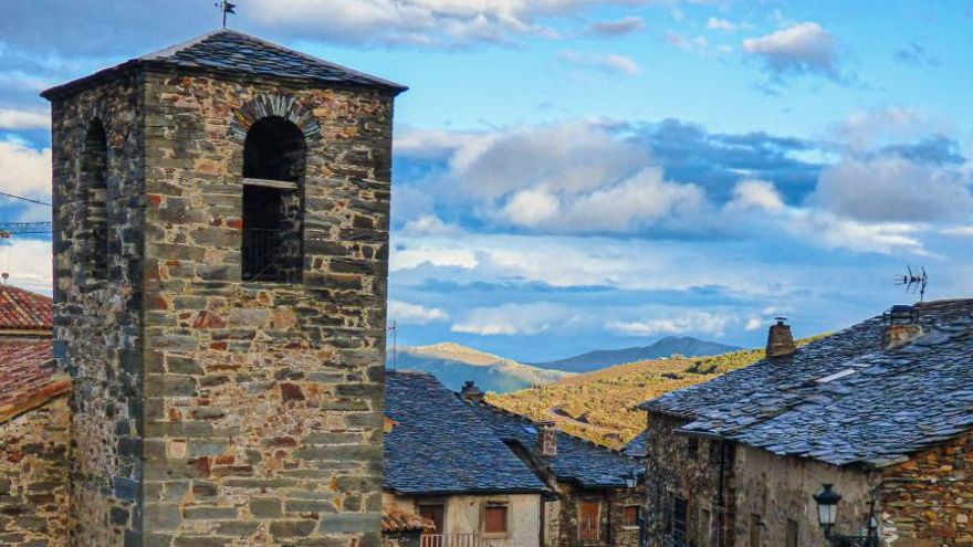 Valverde de los Arroyos es uno de los pueblos que forman parte de la ruta de los Pueblos Negros y de Los Pueblos más bonitos de España