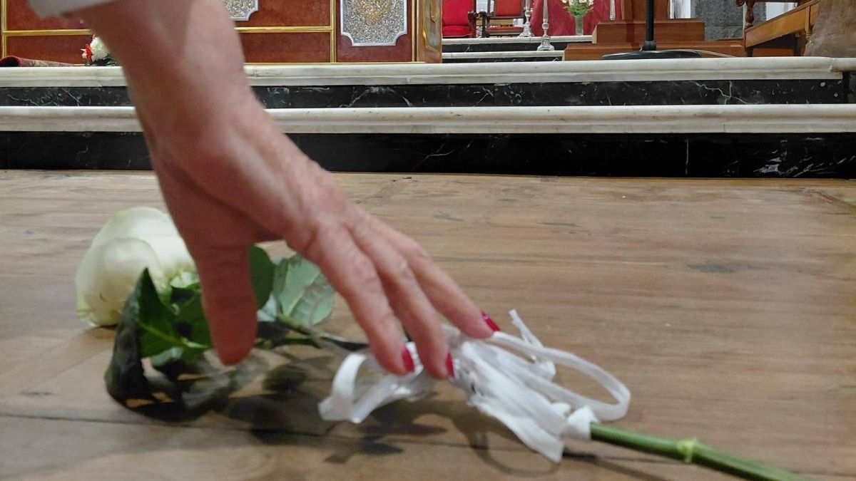 Una rosa blanca para Ana González, el alma de Tacande