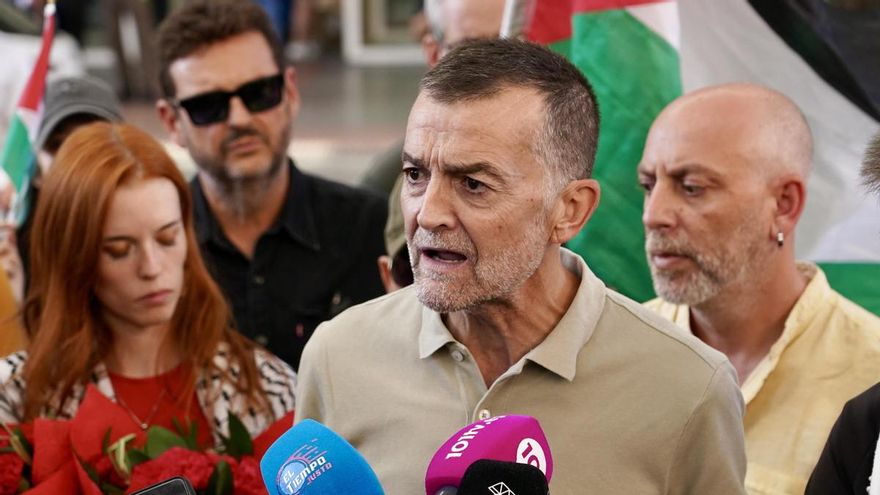 El coordinador federal de Izquierda Unida durante una declaración a los medios en Málaga en octubre.