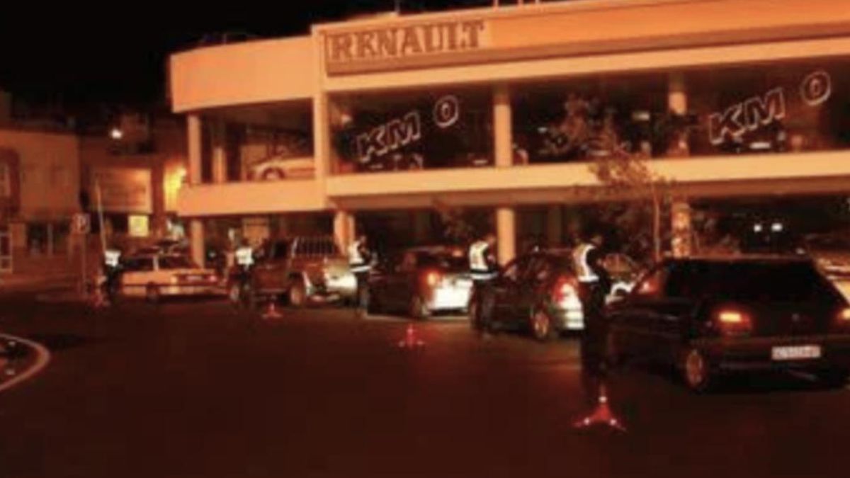 Dispositivo de control de la Policía Local de Telde, en su participación en la campaña de la Dirección General de Tráfico (DGT) 'Vigilancia y Control de Alcohol y Drogas'.