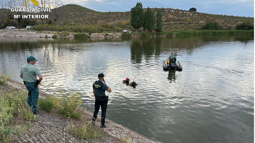 Fallece uno de los cinco autores del robo violento de un estanco que intentaron huir nadando por un embalse de Toledo