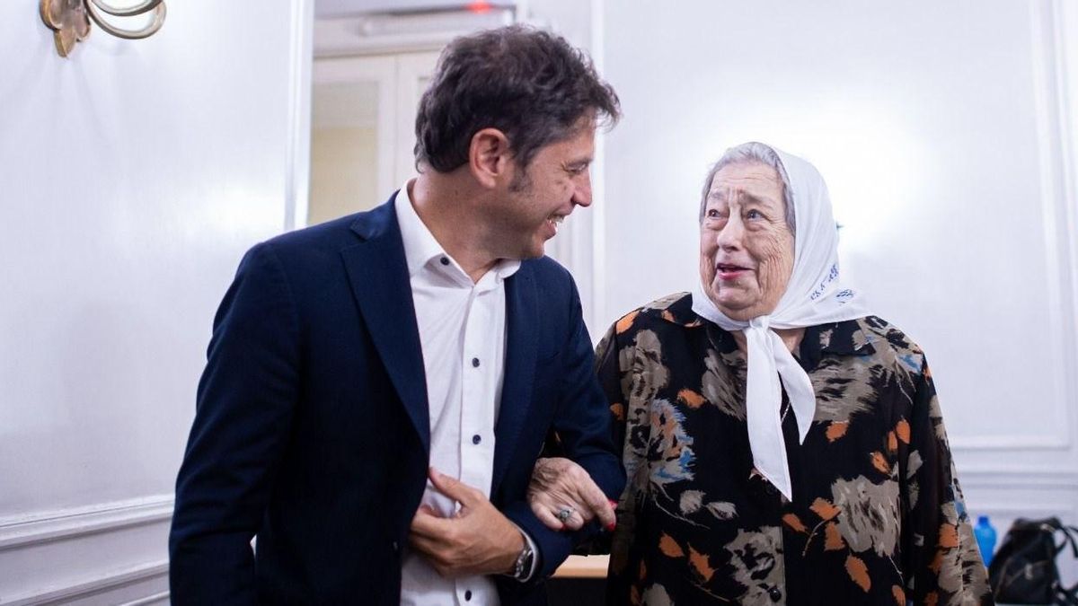 Las Madres de Plaza de Mayo marchan en memoria de Hebe de Bonafini, con la presencia de Kicillof