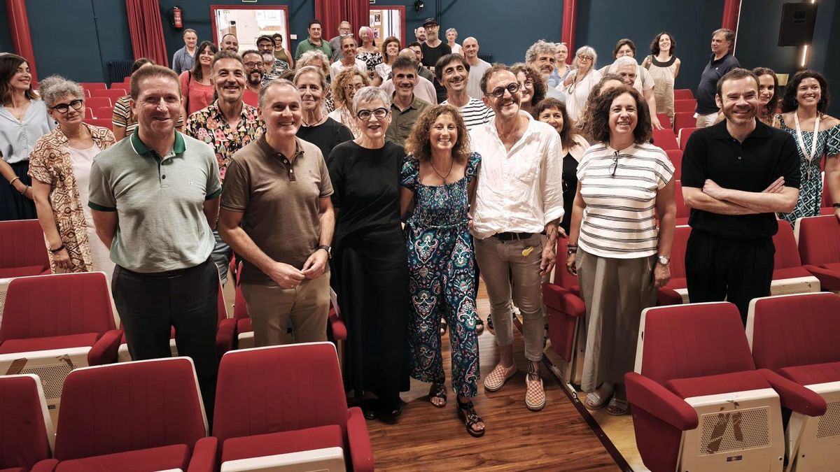 Acto de presentación del ciclo de Artes Plásticas y Diseño de Cómic, que se impartirá en Oviedo/Uviéu.