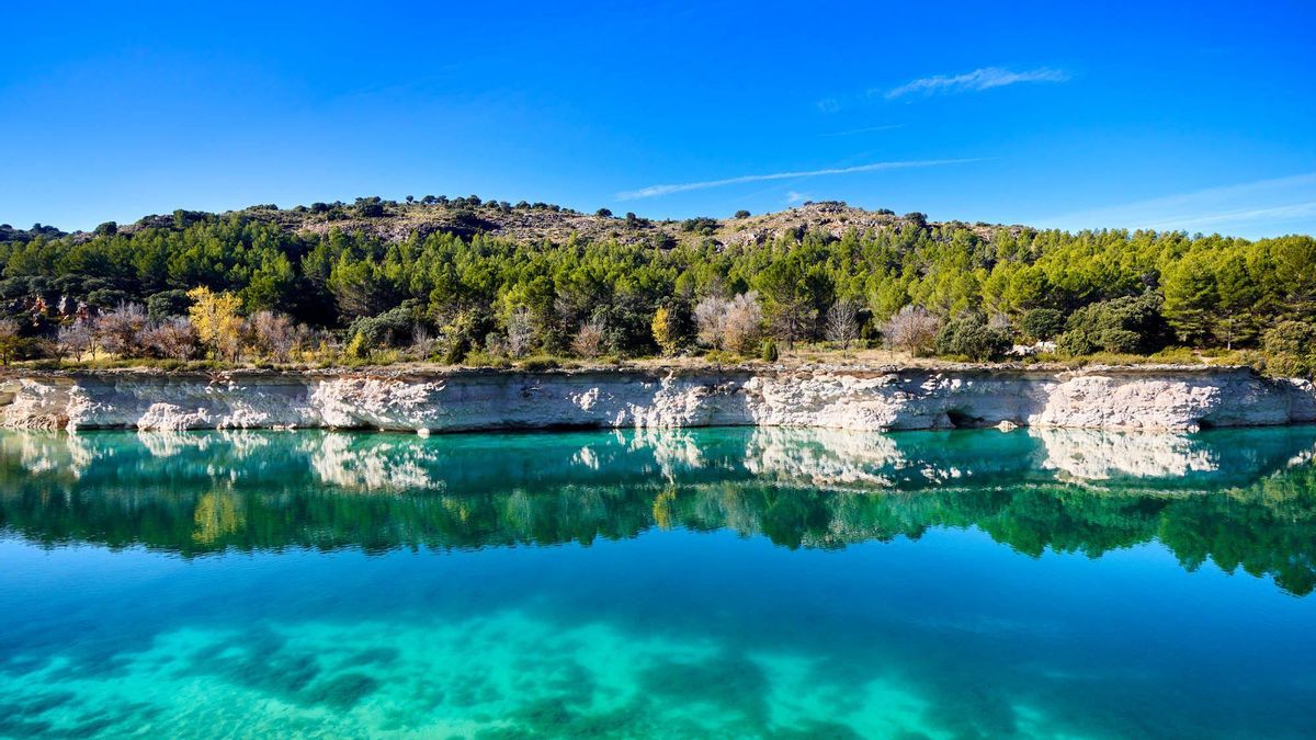 Este parque natural alberga hasta 15 lagunas unidas por arroyos, torrentes o cascadas de aguas turquesas