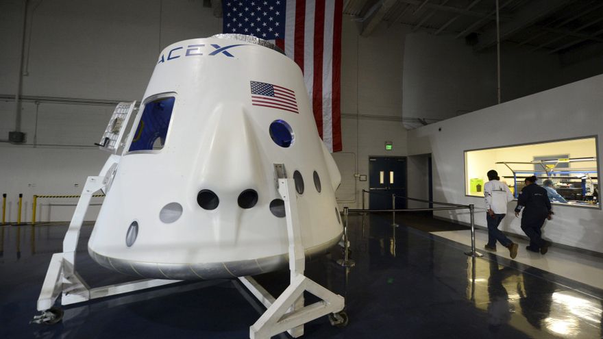 Una cápsula Dragon ya está rumbo a California con muestras científicas de la EEI