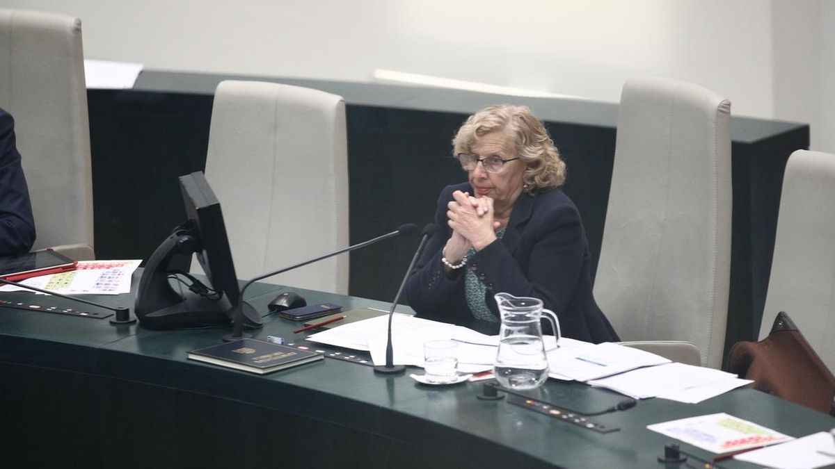 Carmena propone a Zoido estudiar la posibilidad de que personas sin papeles puedan trabajar "transitoriamente" en Madrid