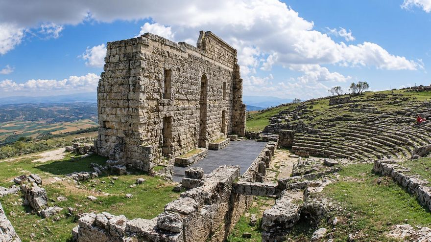 Del teatro de Acinipo a las cisternas de Monturque: 12 tesoros romanos poco conocidos de España