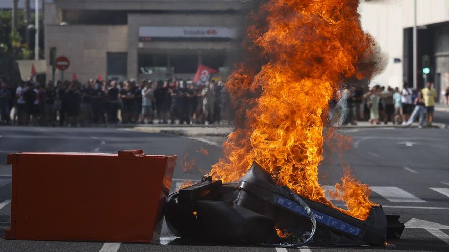Las 11 claves del nuevo conflicto del metal en Cádiz: el regreso de las barricadas por un "convenio definitivo"