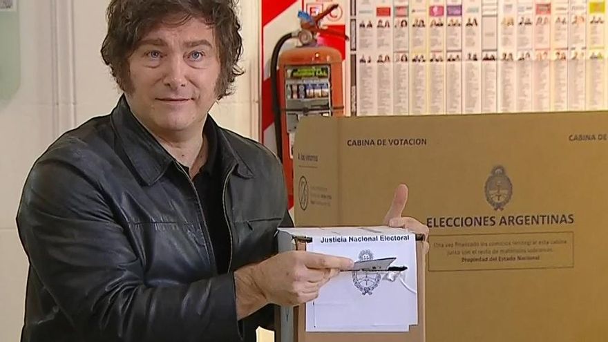 Javier Milei votó en Almagro.