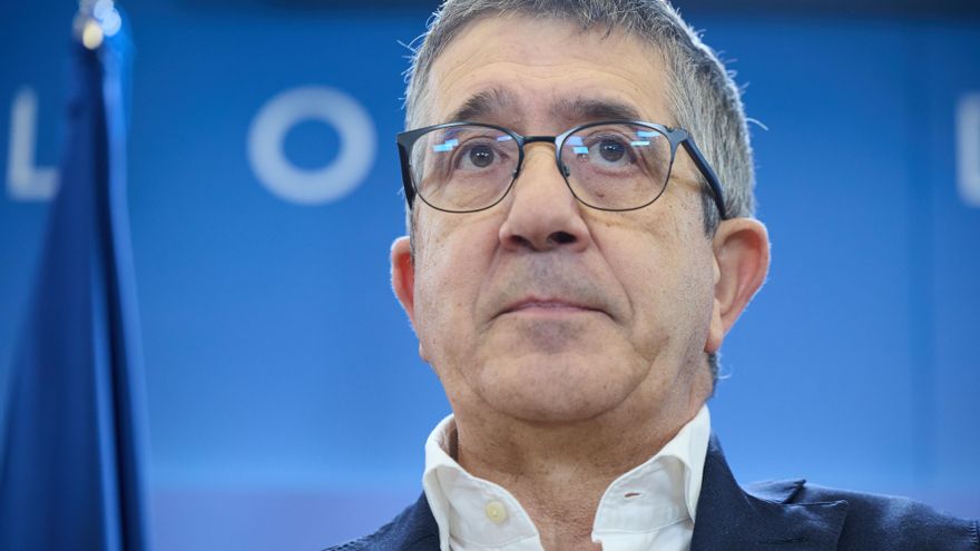 El portavoz del PSOE en el Congreso, Patxi López, durante una rueda de prensa posterior a la Junta de Portavoces, en el Congreso de los Diputados, a 24 de junio de 2025, en Madrid (España).