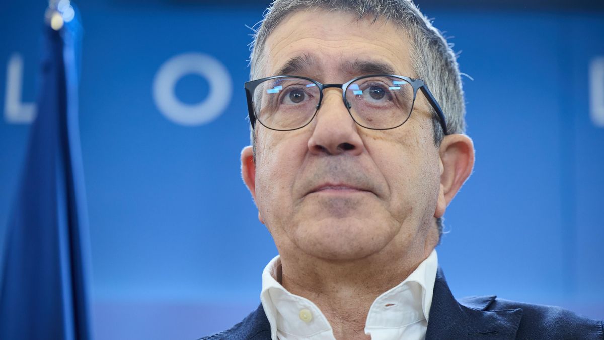 El portavoz del PSOE en el Congreso, Patxi López, durante una rueda de prensa posterior a la Junta de Portavoces, en el Congreso de los Diputados, a 24 de junio de 2025, en Madrid (España).