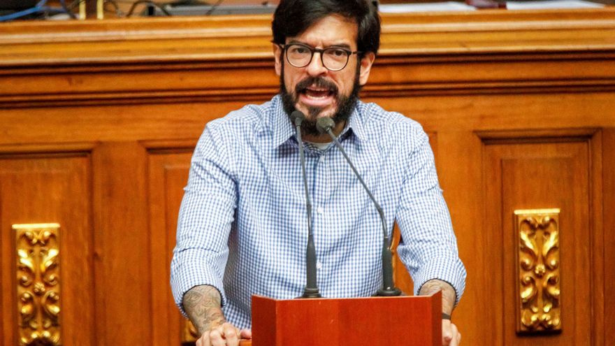 Opositor lamenta el desalojo de campamento de migrantes venezolanos en Chile