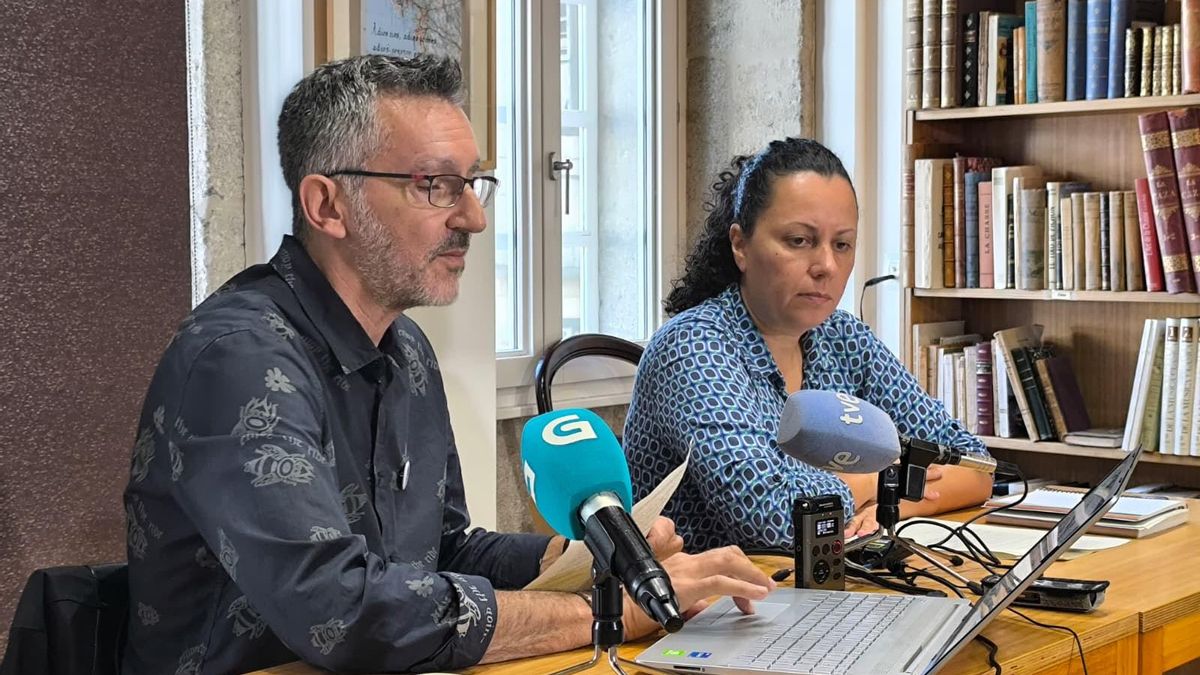 Responsables de Adega durante la rueda de prensa para ofrecer datos sobre las hectáreas de terrenos protegidos que ardieron en Galicia.