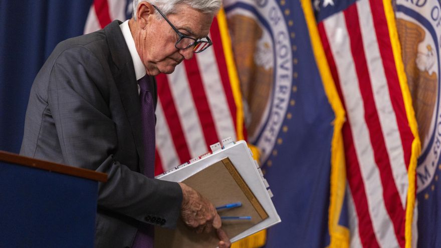 Trump pide despedir al responsable de la Fed y tilda de "completo desastre" sus informes