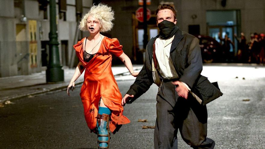 Jessie Buckley y Christian Bale en '¡La novia!'