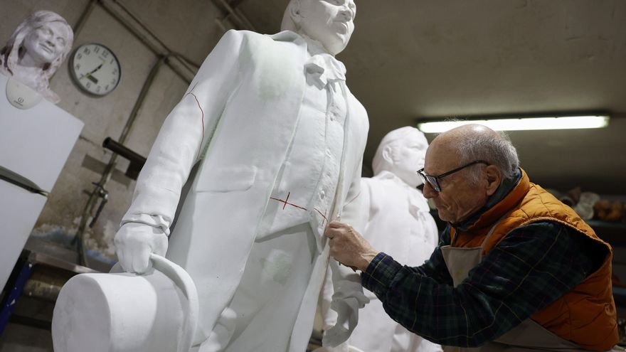 Antonio López ultima una gran escultura de Goya para su casa natal en Fuendetodos