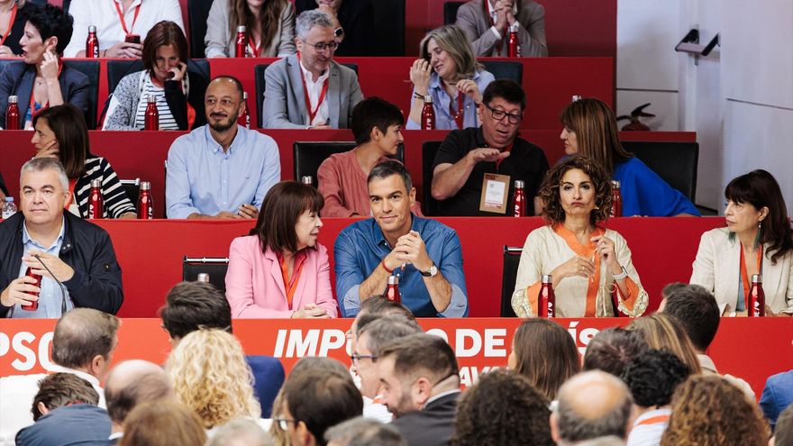 Sánchez improvisa un acto con mujeres del PSOE la víspera del comité federal