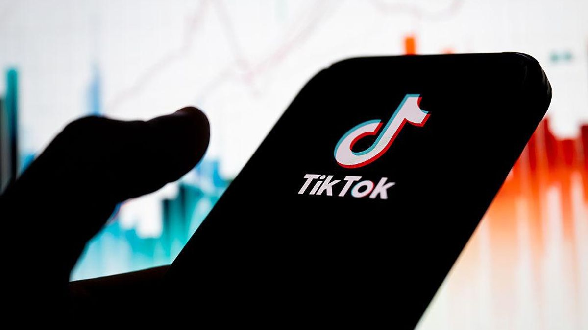 El logo de TikTok en la pantalla de un teléfono móvil.