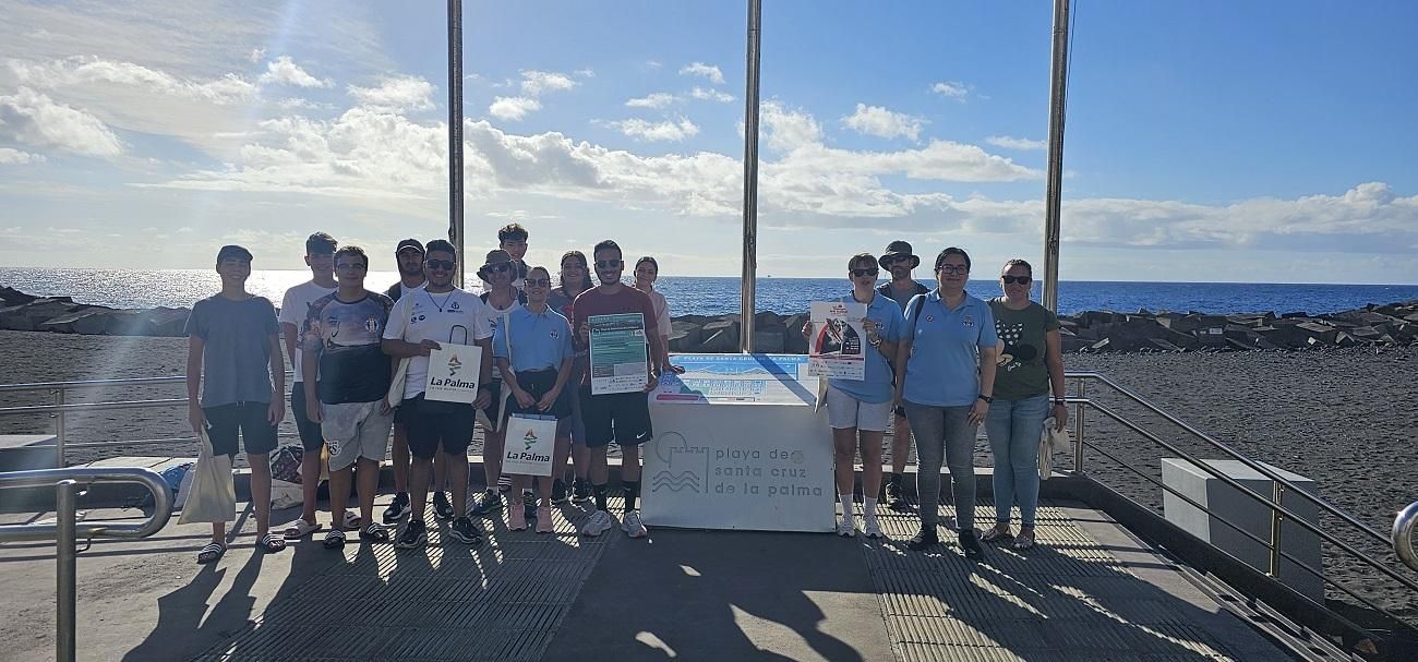 En la imagen, voluntarios que participaron en la acción de limpieza.