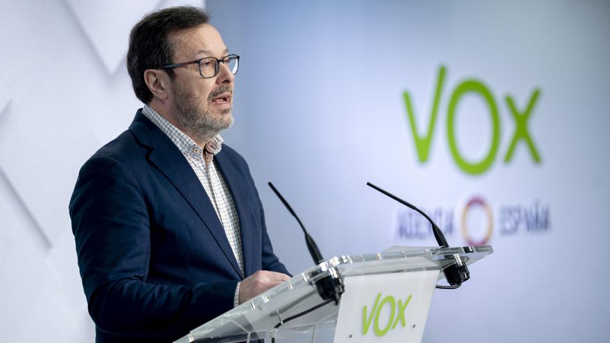 Archivo - El portavoz de Vox, José Antonio Fúster, durante una rueda de prensa posterior a la reunión del Comité de Acción Política de Vox.