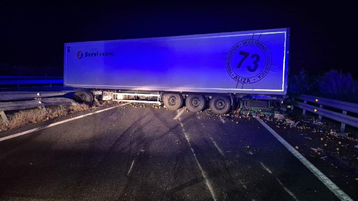 Uno de los camiones implicados en el accidente