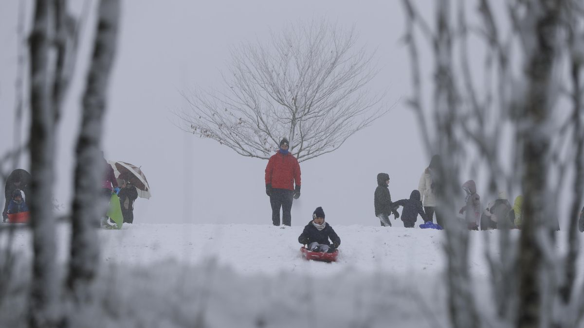 La Navidad arranca con lluvia, heladas, nieve y mucho frío en toda España