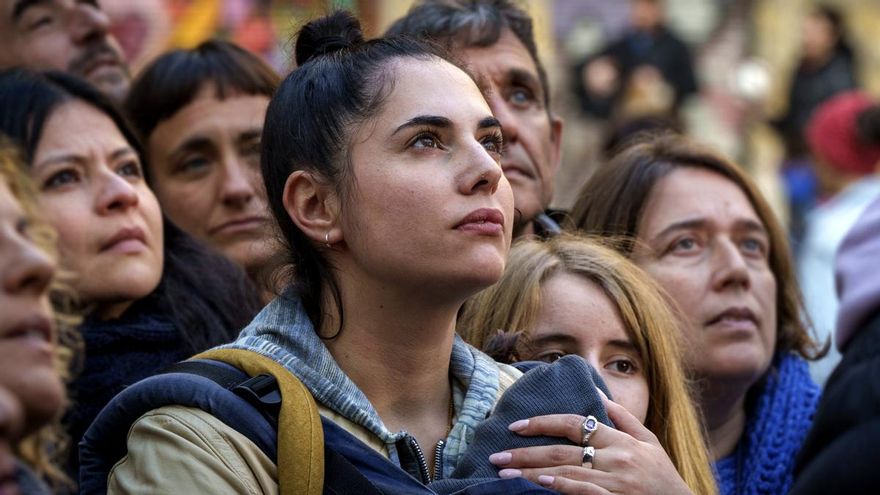 Movistar Plus+ lanza las primeras imágenes y fija el estreno de 'Yo siempre a veces', serie producida por Los Javis