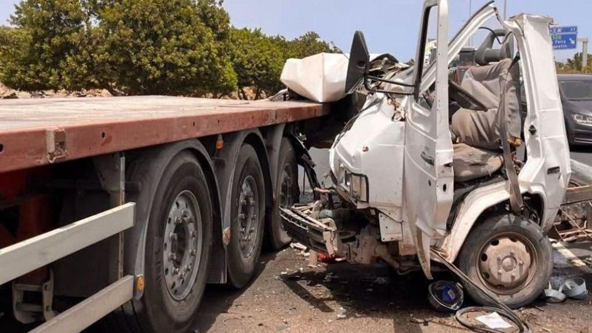 Dos heridos graves tras chocar una furgoneta y un turismo en la GC-1, a la altura de San Bartolomé de Tirajana