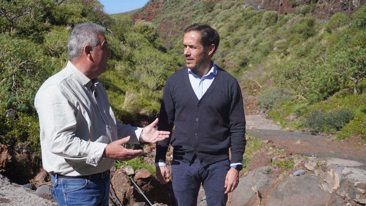 Visita a kas obras de reparación y sellado del antiguo vertedero municipal  de la Villa de Garafía, ubicado en el Barranco de Fernando Porto.
