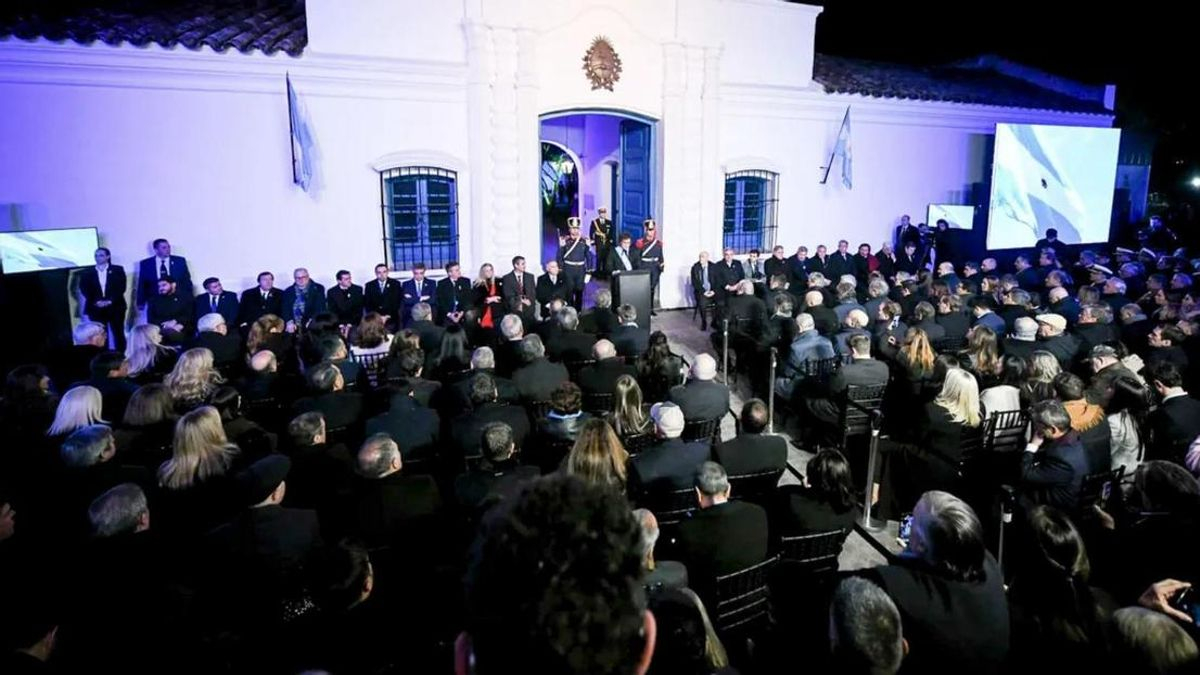 Milei y su Día de la Independencia: foto con gobernadores en Tucumán y Tedeum en CABA