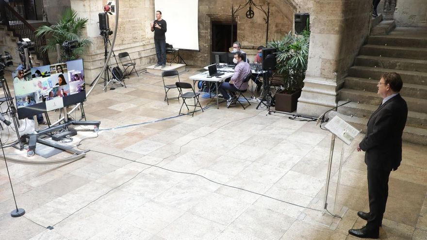 Un momento de la comparecencia de Ximo Puig en el Palau de la Generalitat.