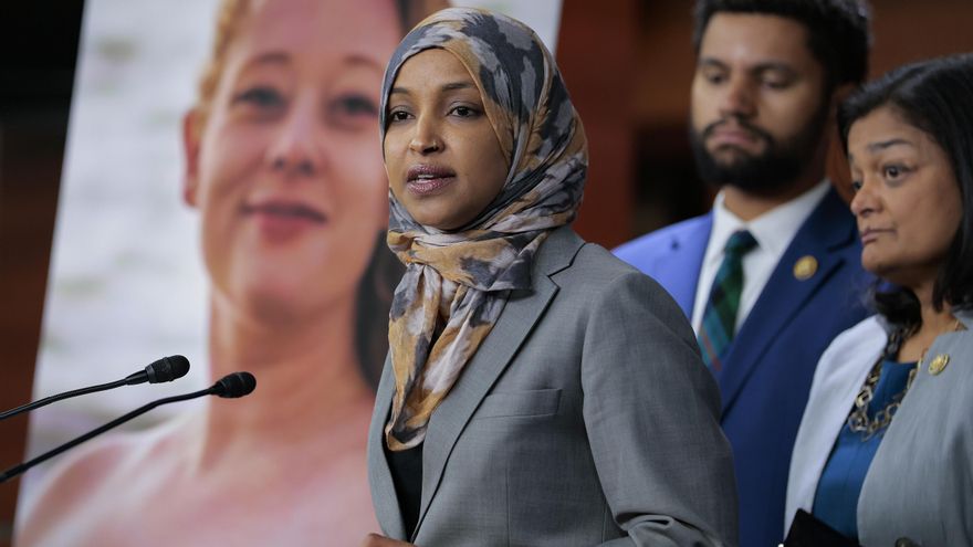 Trump recrudece los ataques contra Ilhan Omar, la congresista por Minnesota de origen somalí: "Debería estar en la cárcel"