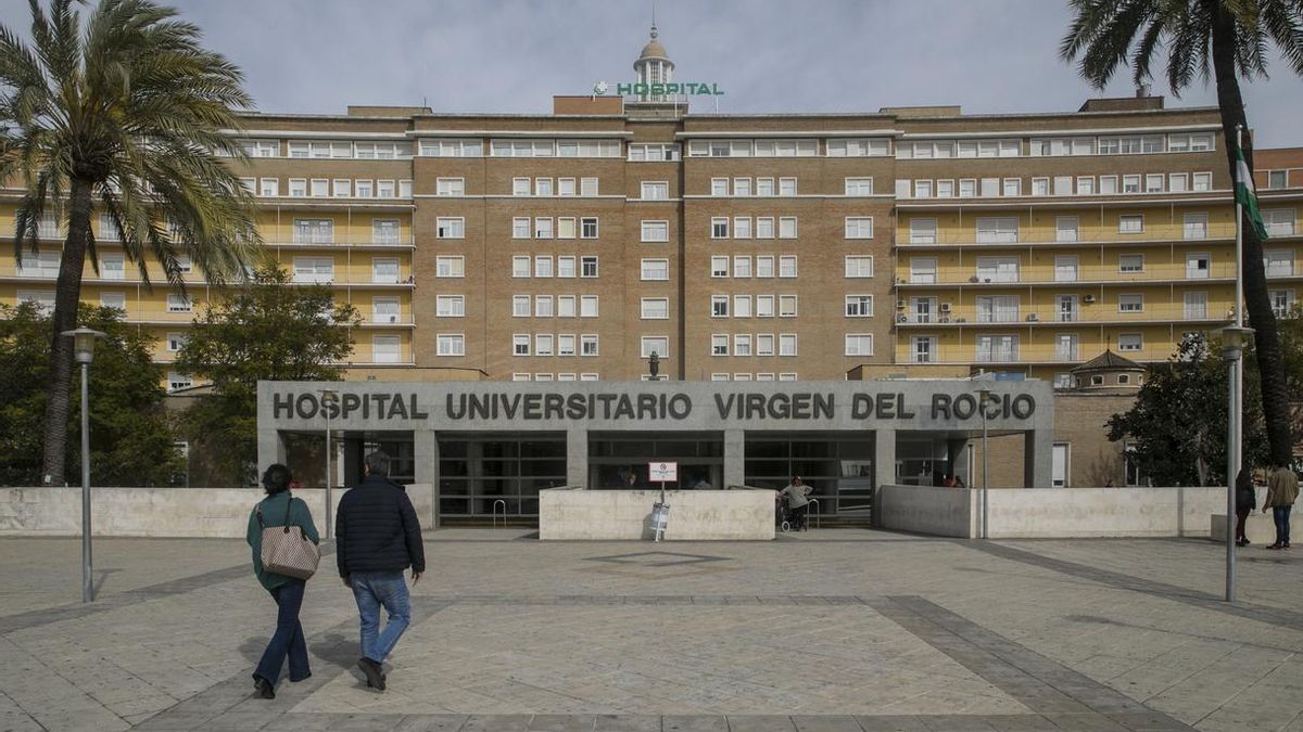 El primer confirmado cree que se contagió en una convención en Málaga y pide evitar la "histeria"