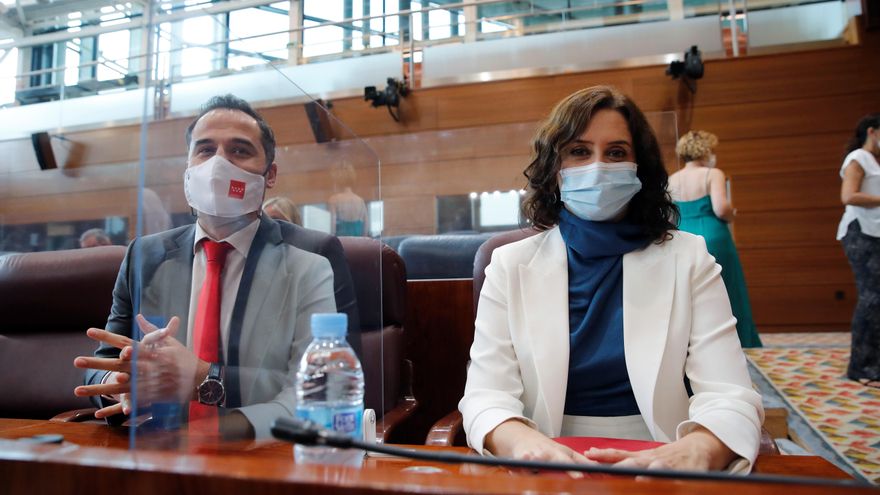 La presidenta regional, Isabel Díaz Ayuso, antes del inicio del debate sobre el estado de la región este lunes en la Asamblea de Madrid. EFE/Juan Carlos Hidalgo