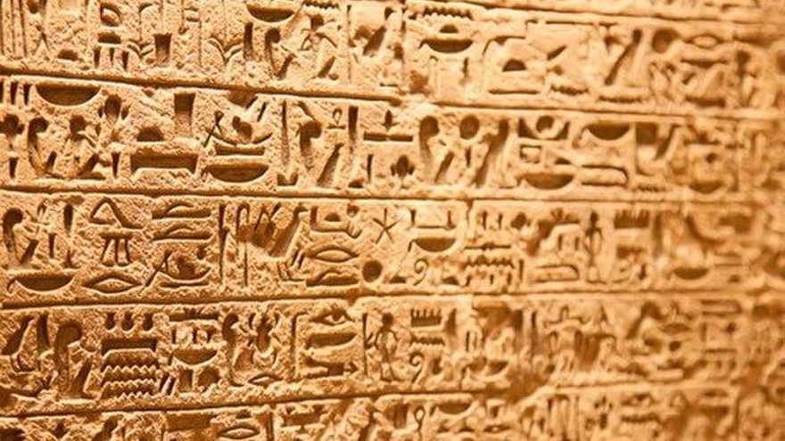 Un desmayo de emoción y muerte prematura: la vida del padre de los jeroglíficos egipcios