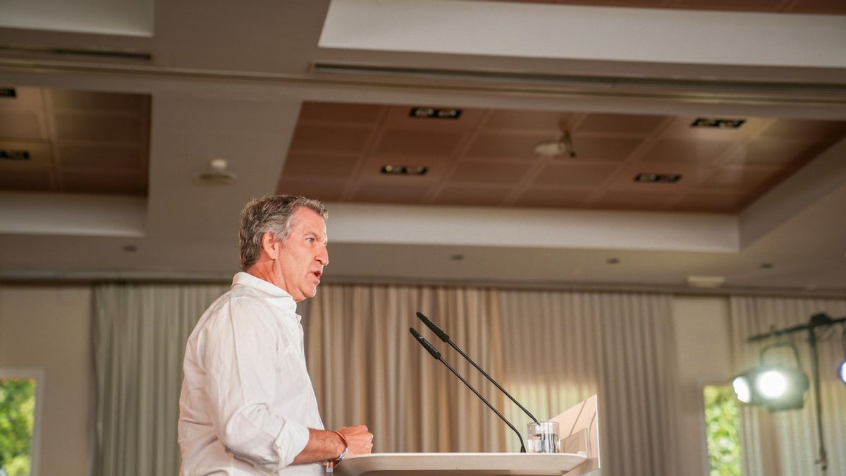 Juanma Moreno y Alberto Núñez Feijóo intervienen en la Intermunicipal del PP andaluz