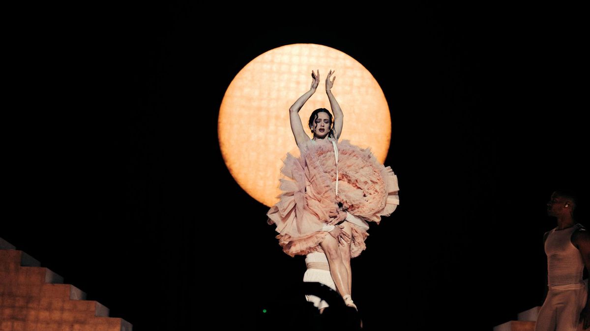 Rosalía sigue los pasos de Taylor Swift y Sabrina Carpenter: así es cómo hace de cada concierto una experiencia única