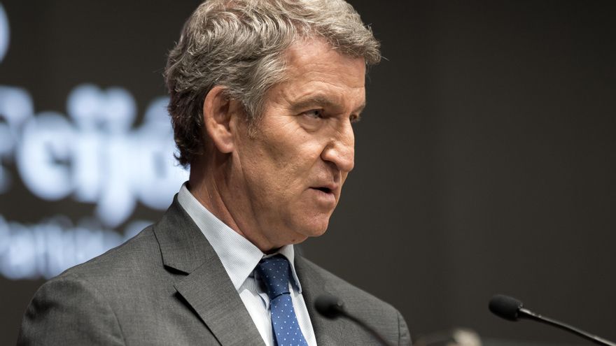 El presidente del PP, Alberto Núñez Feijóo, durante la segunda jornada del foro Santander Women Now, en el Beatriz Madrid, a 19 de junio de 2025, en Madrid (España). Santander WomenNOW ha celebrado su séptima edición ayer y hoy. El congreso, organizado po
