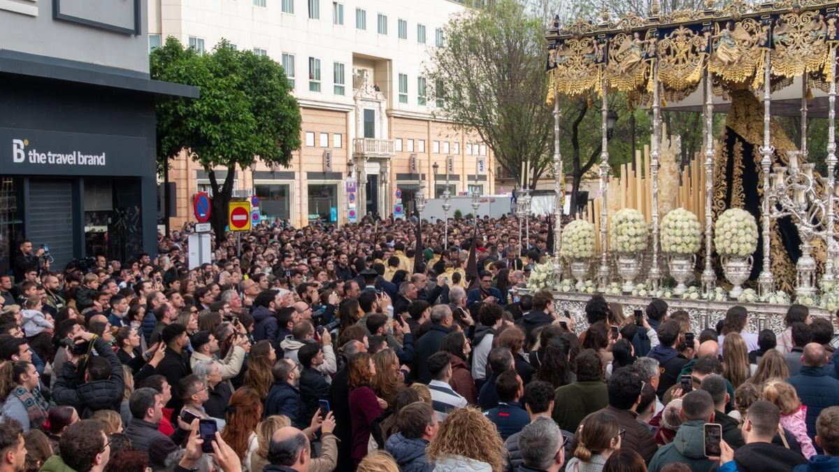 Nuestra Señora de la Palma entrando en la Plaza del Duque