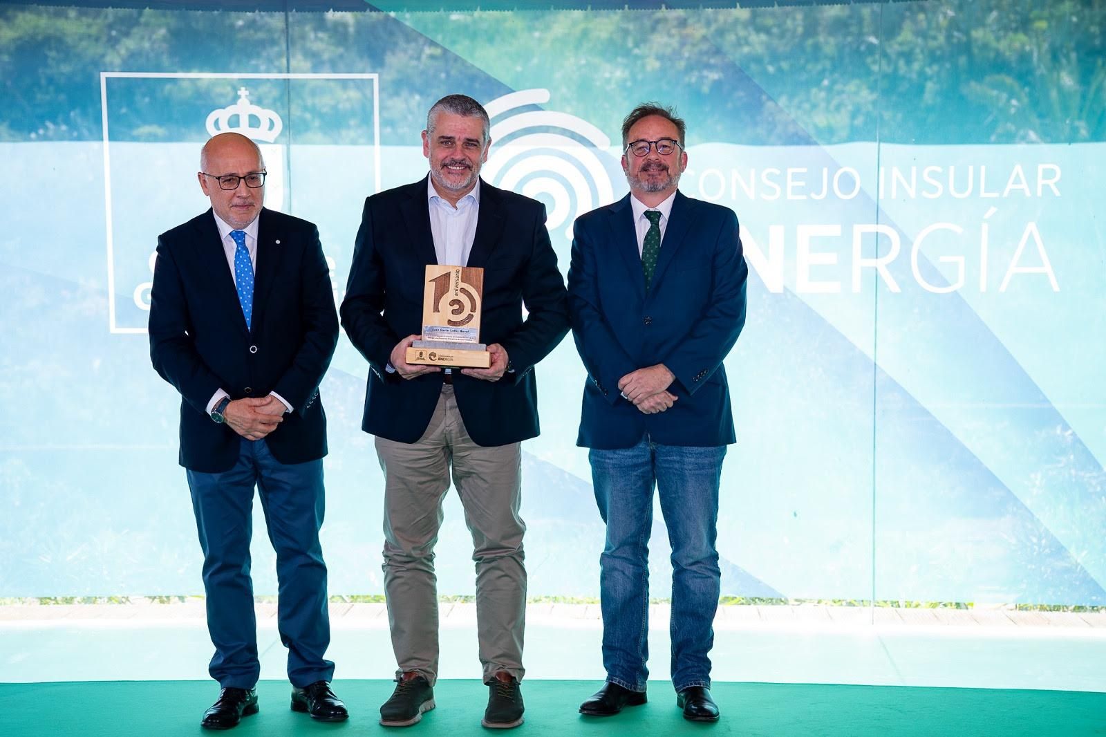 Carlos Lafoz, director de Distribución de Endesa en Canarias, reconocido por el Cabildo de Gran Canaria en el 10º aniversario del Consejo Insular de la Energía.