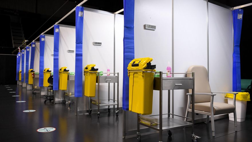 Canberra (Australia), 01/09/2021.- Vaccination booths inside the soon to be opened ACT government vaccination hub at the Australian Institute of Sport (AIS) Arena in Canberra, Australia, 01 September 2021. The ACT government is extending Canberra's EFE/EPA/LUKAS COCH