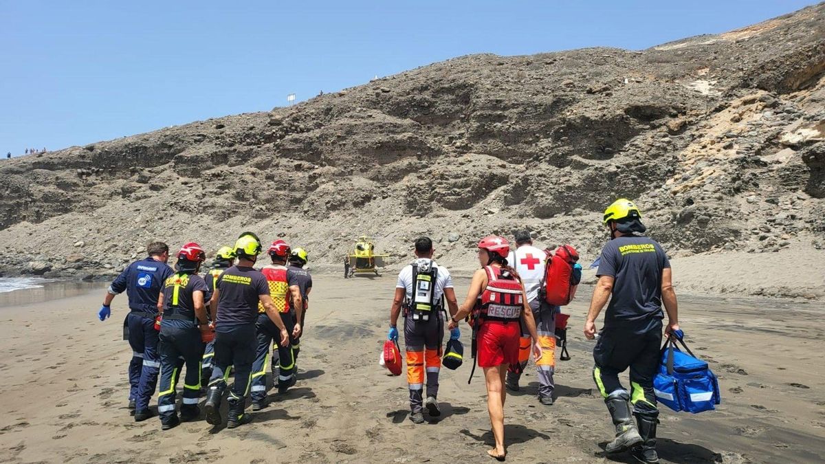 Trasladado un hombre en helicóptero del SUC tras sufrir un semiahogamiento en la playa de Montaña Arena.
