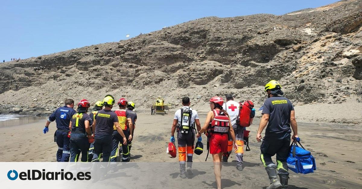 Un hombre es rescatado del agua por otros bañistas con síntomas de semiahogamiento en Montaña Arena