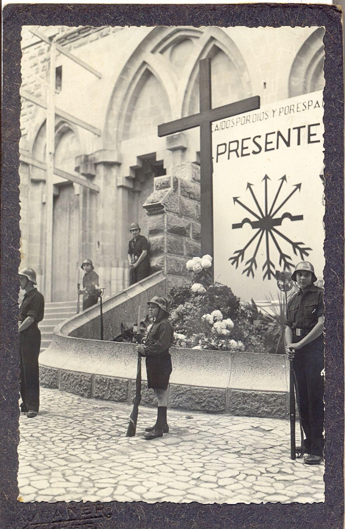 Acte d'homenatge als 'caiguts' per part de la Falange, a Sóller