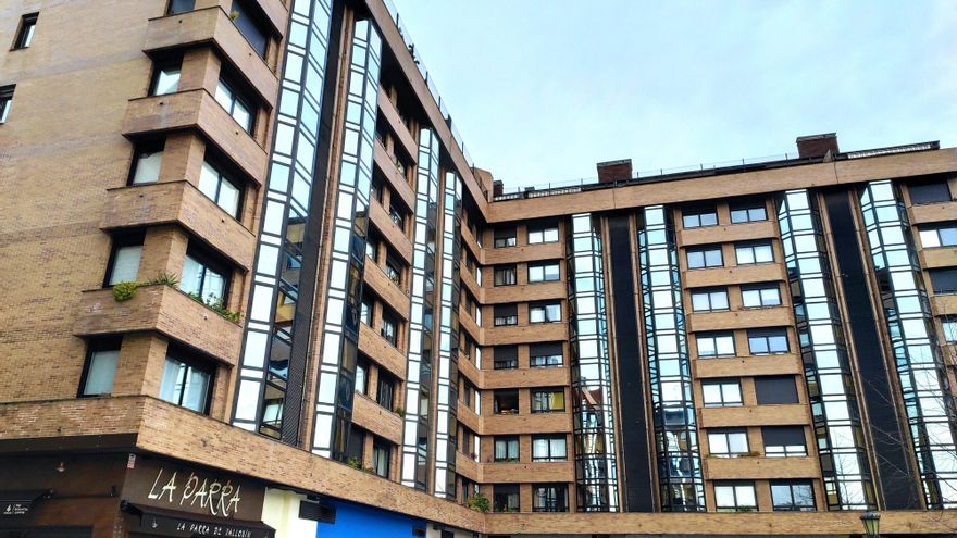 Archivo - Pisos en Oviedo. Recursos de compraventa y alquiler de viviendas de segunda mano en la Plaza Ángel González.