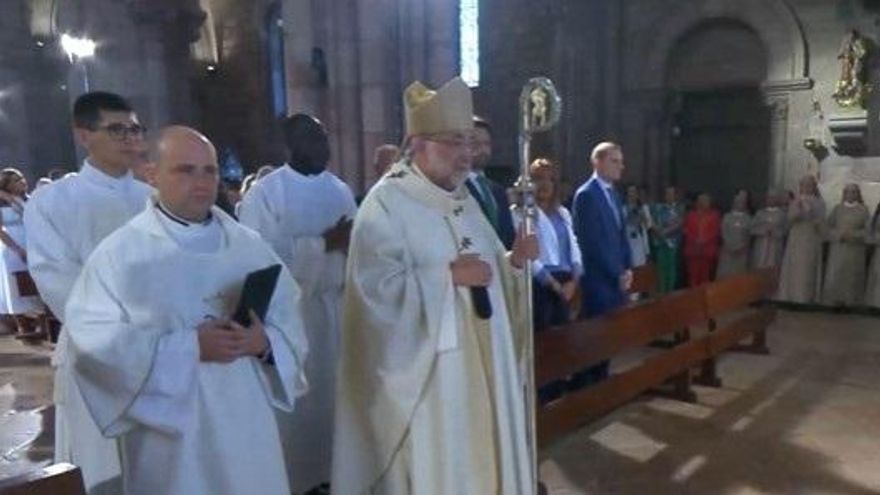 El arzobispo de Oviedo arremete contra el Gobierno de Asturias por su ausencia en la misa de Covadonga