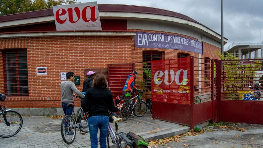 Almeida no renovará la cesión en el Mercado de Legazpi al proyecto EVA y sigue su guerra contra los espacios vecinales