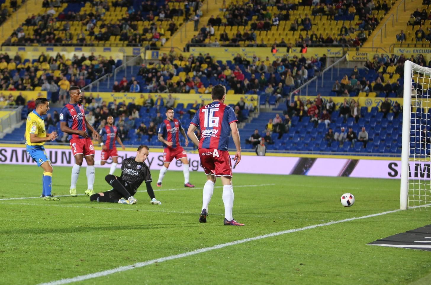 Imágenes del encuentro entre la UD Las Palmas y SD Huesca. Alejandro Ramos.