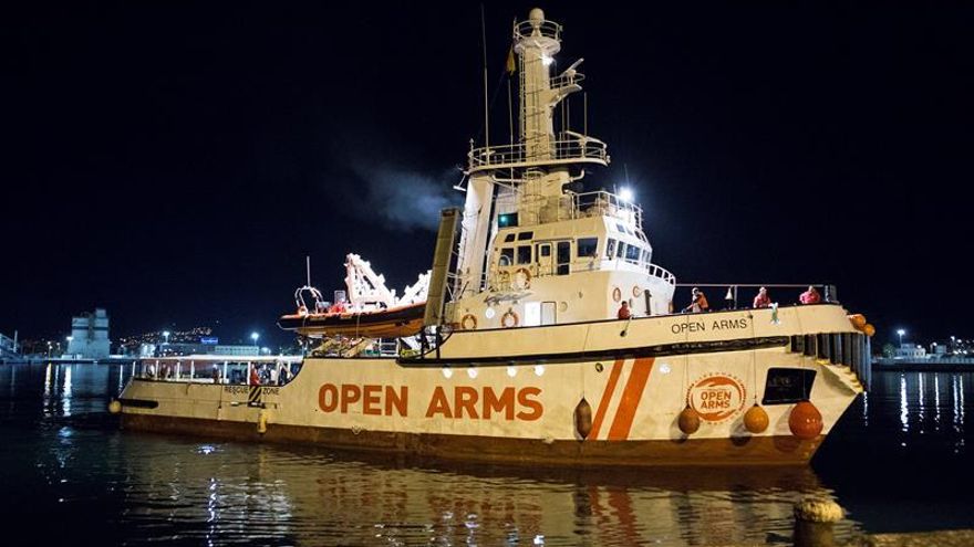 El Open Arms, con 313 migrantes a bordo, ha pedido a Malta desembarcar